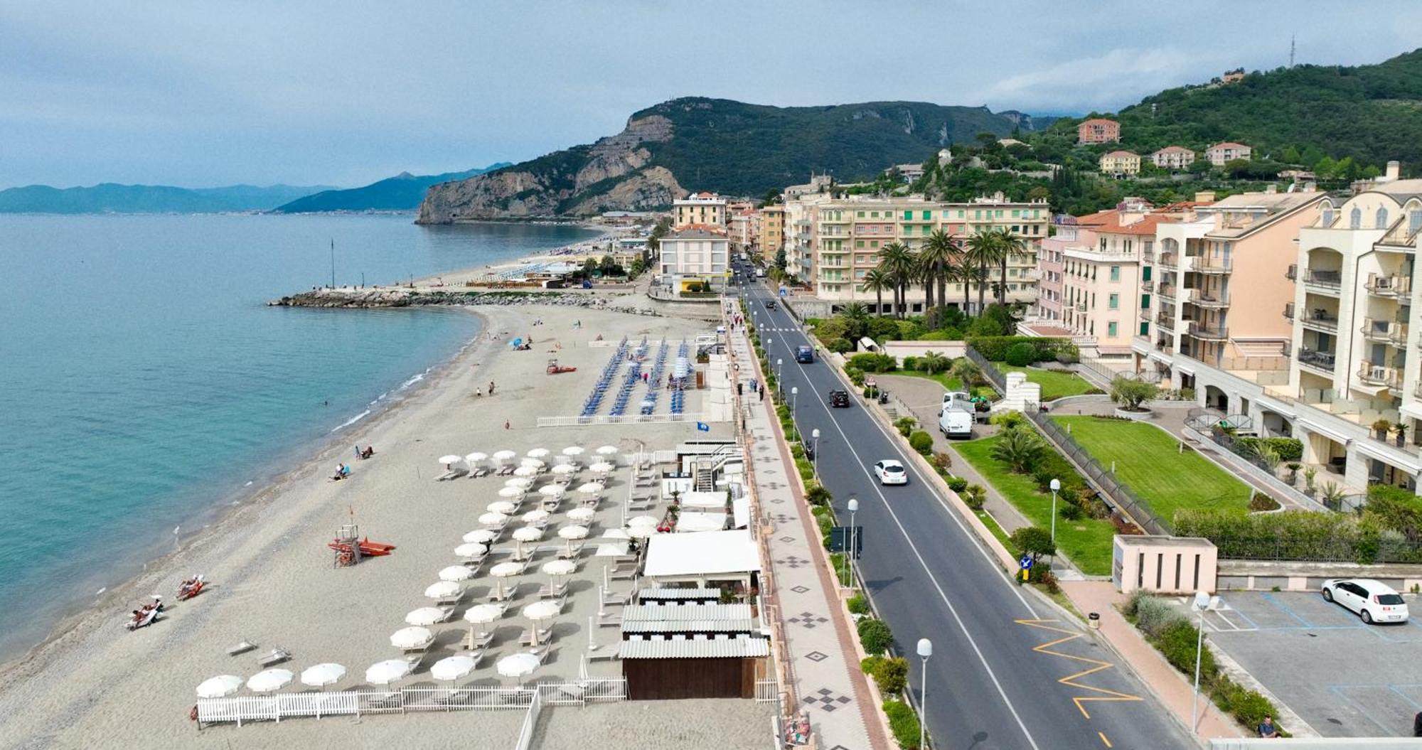 Hotel La Bussola Finale Ligure Extérieur photo